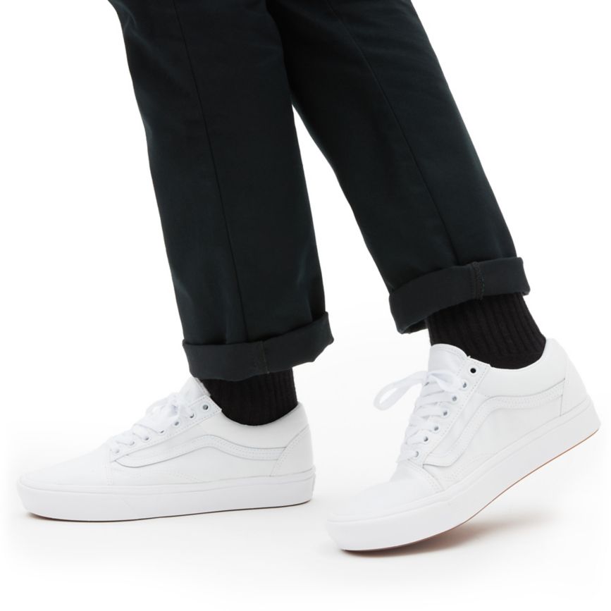 CLASSICS Vans Classic ComfyCush Old Skool Hombre Blancas | VN209K9ZL95